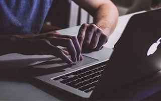 詹姆斯现身成都万象城会场！台下球迷摩肩接踵完全没有任何空隙